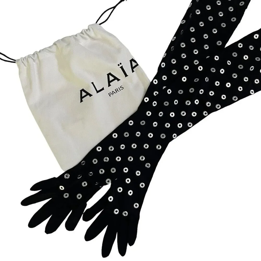 ALAÏA Eyelet Gloves in Noir & Argent‎
